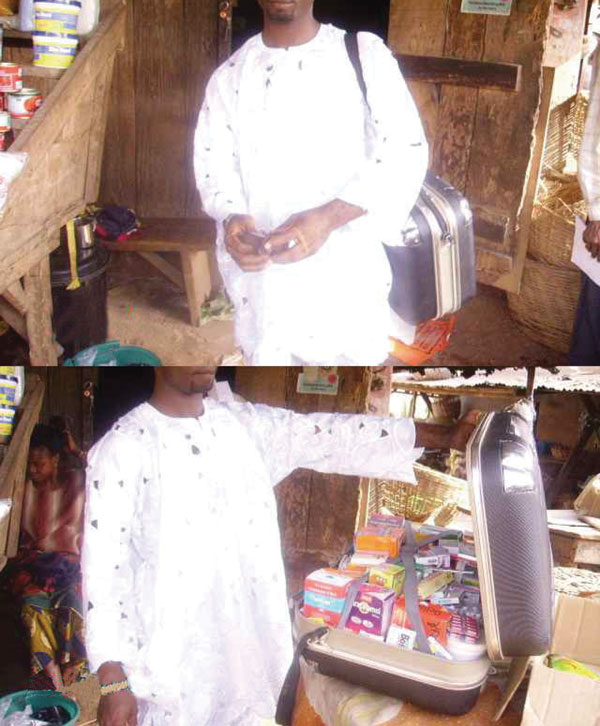 Itinerant medicine vendor in Oja-tuntun marketplace, Ile-Ife, Nigeria.