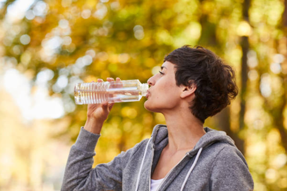 woman_drinking_water